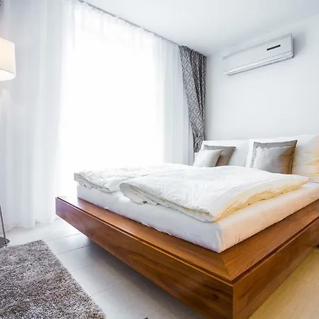 Above The Historical Roofs Appartamento