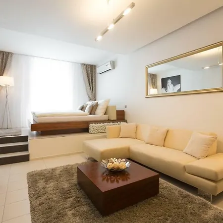 Above The Historical Roofs Appartamento *