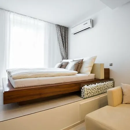 Above The Historical Roofs Appartamento *